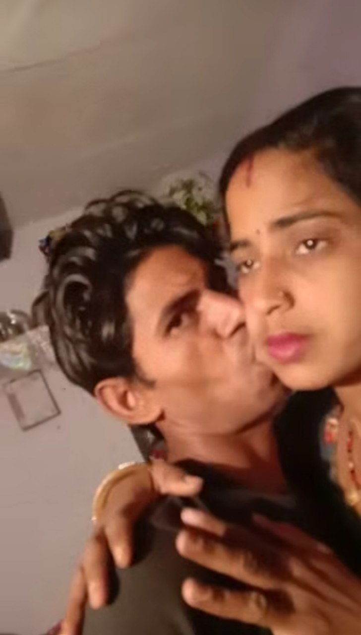 Apni Bhabhi ko pela_MdiskVideo_164adfb547ca7b.jpg